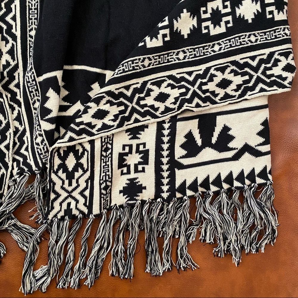 Wet Seal | Aztec Patterned Hooded Cape with Fringe | Open Front Poncho - Picture 2 of 10